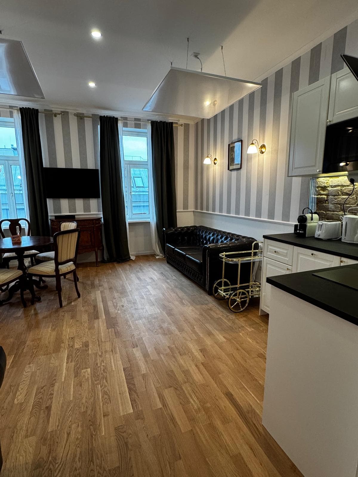 Kaffeehaus-Tour — Sacher, Demel, Hawelka, Central